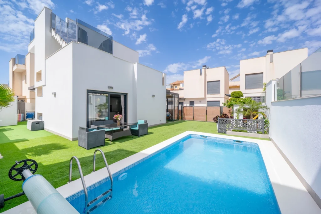 villa-torrevieja-alicante-194-m2-01
