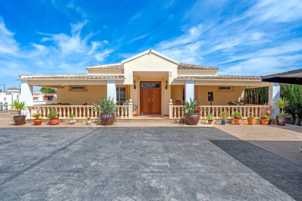 finca-almoradi-alicante-286-m2-01