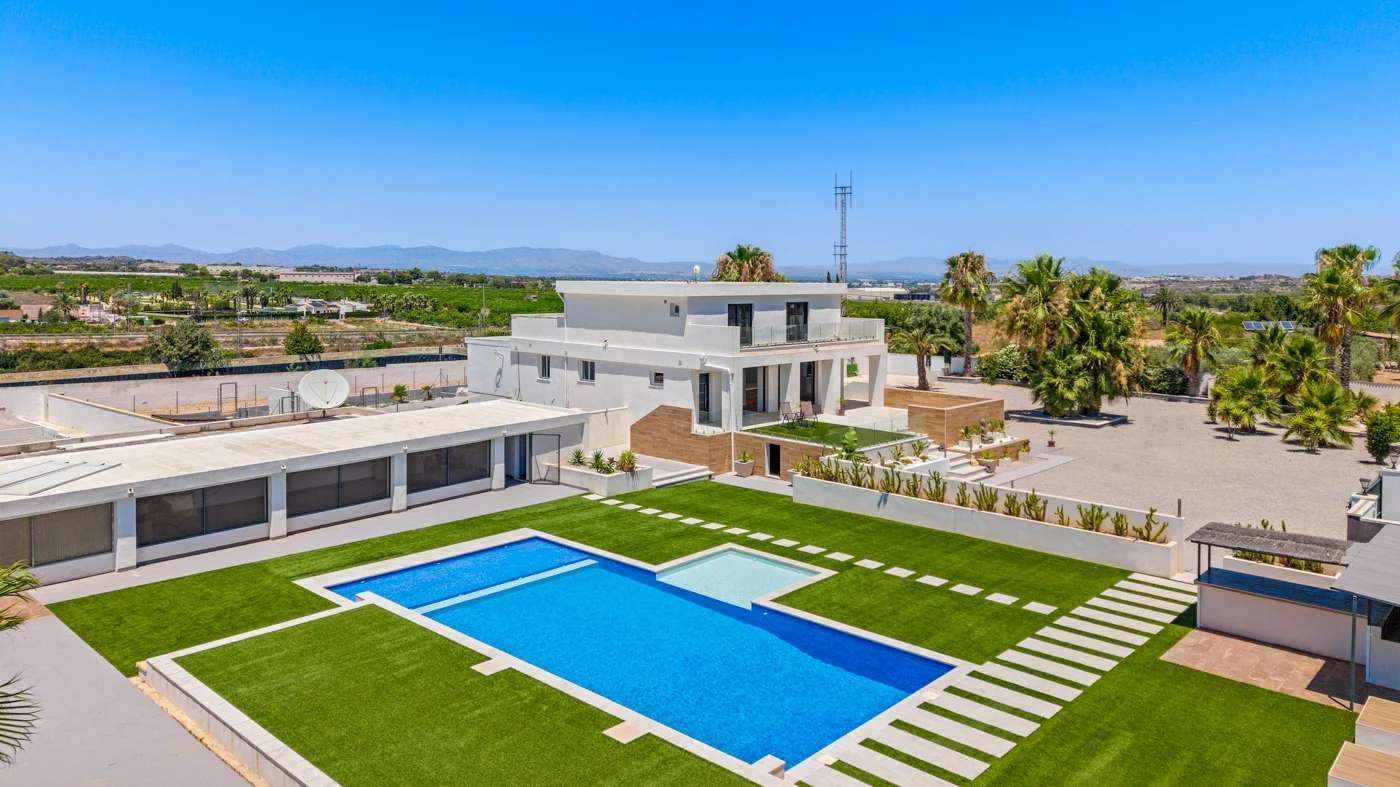 finca-los-montesinos-alicante-790-m2-01