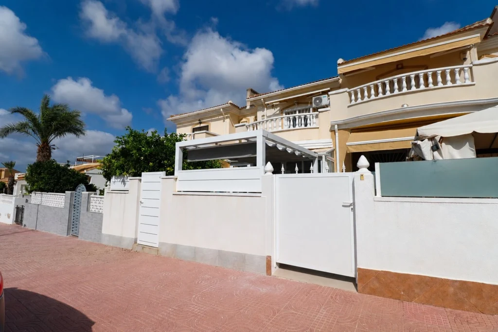 town-house-benijofar-alicante-101-m2-01
