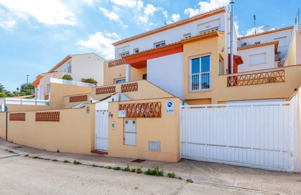 villa-alfas-del-pi-alicante-263-m2-01