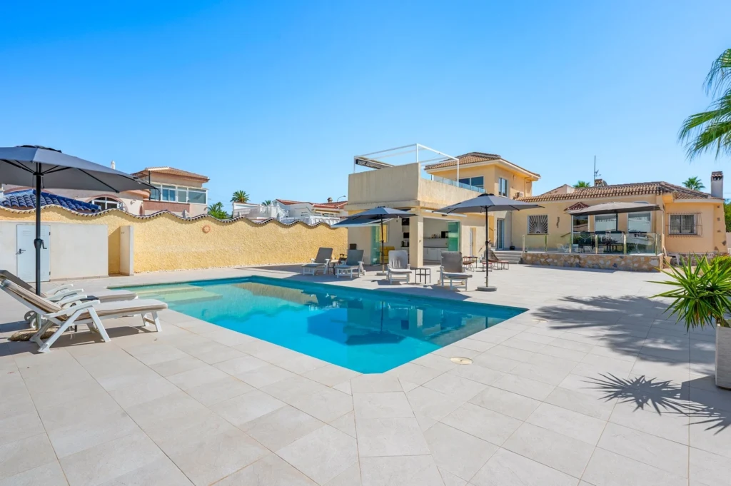 villa-ciudad-quesada-rojales-alicante-250-m2-01