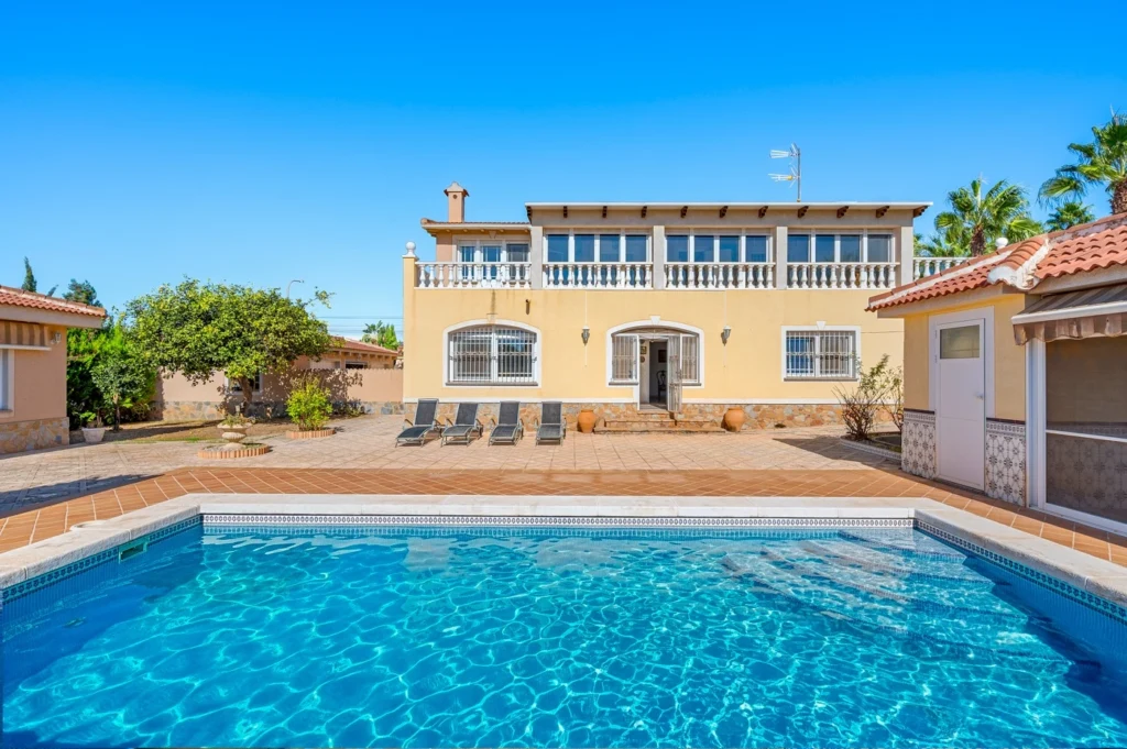 villa-ciudad-quesada-rojales-alicante-497-m2-01