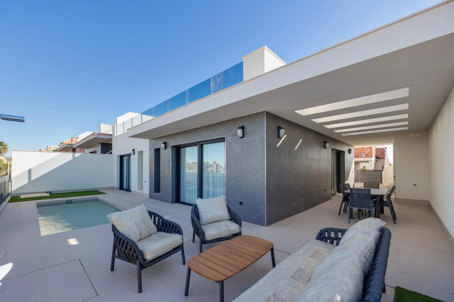 villa-torrevieja-alicante-141-m2-01